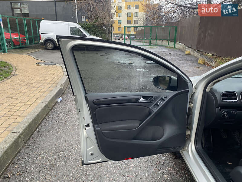 Хэтчбек Volkswagen Golf 2008 в Киеве