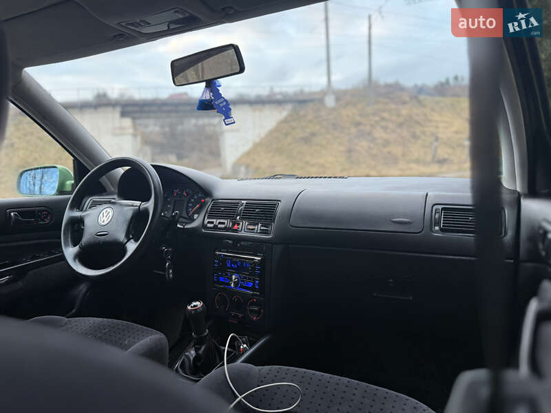 Хетчбек Volkswagen Golf 2000 в Турці