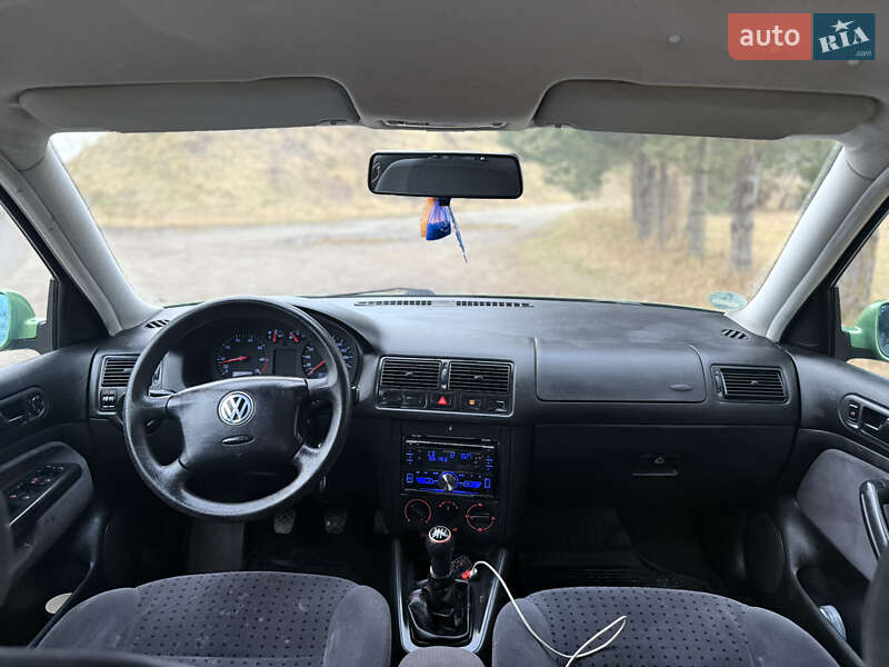 Хетчбек Volkswagen Golf 2000 в Турці