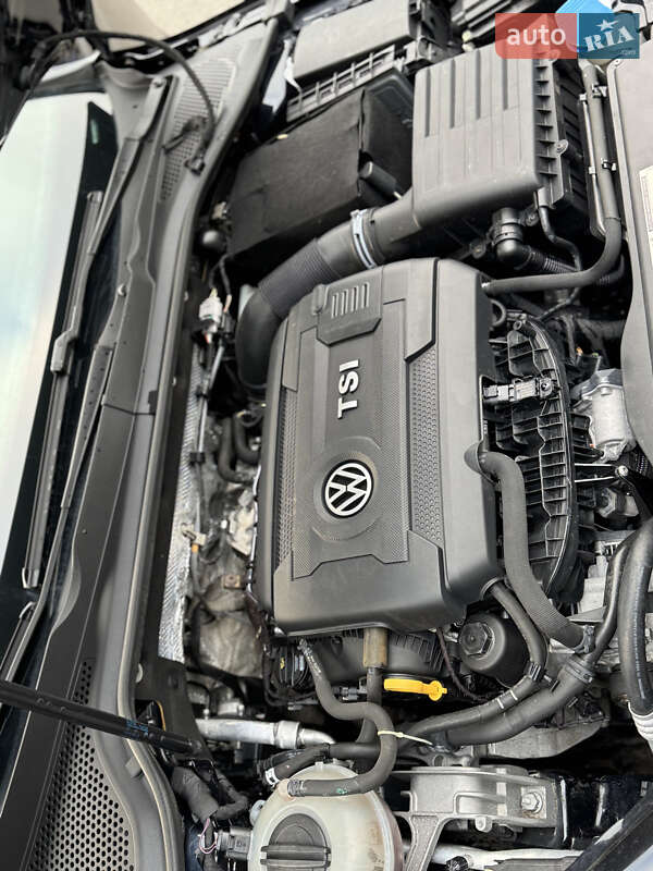 Хетчбек Volkswagen Golf 2016 в Києві