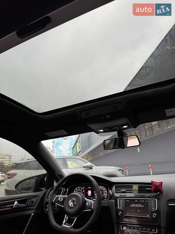 Хетчбек Volkswagen Golf 2016 в Києві