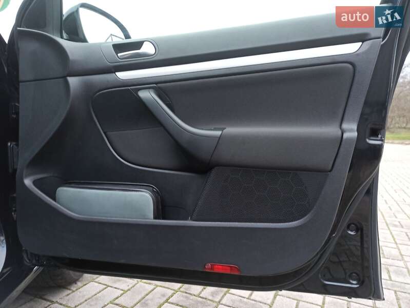 Універсал Volkswagen Golf 2012 в Запоріжжі