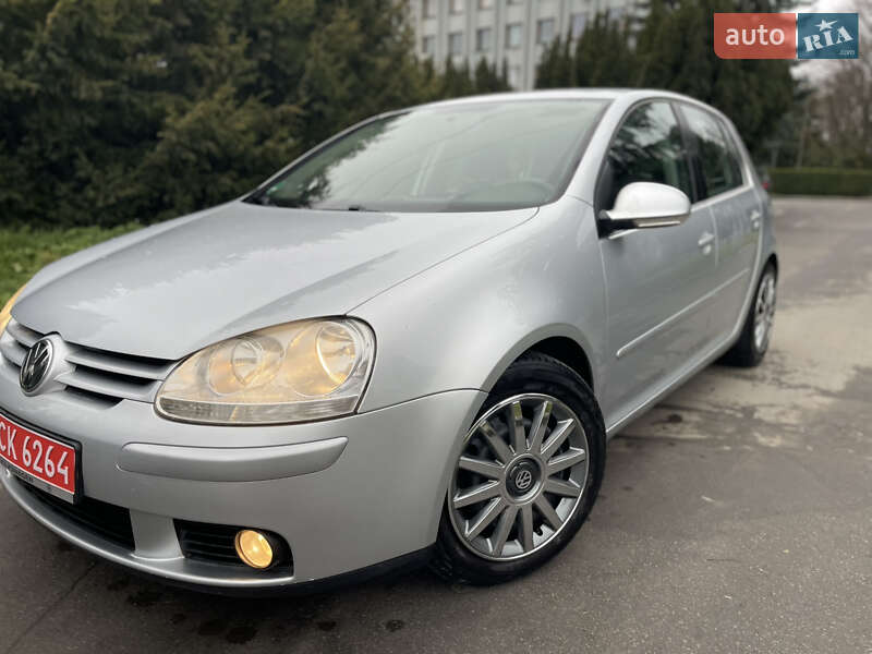 Хетчбек Volkswagen Golf 2006 в Шепетівці