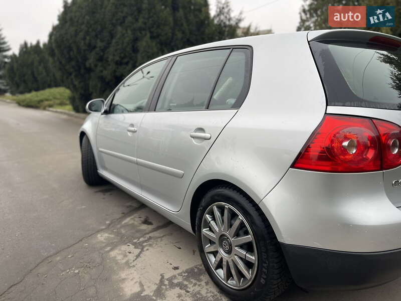 Хетчбек Volkswagen Golf 2006 в Шепетівці