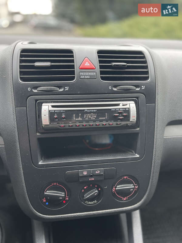 Хетчбек Volkswagen Golf 2006 в Шепетівці