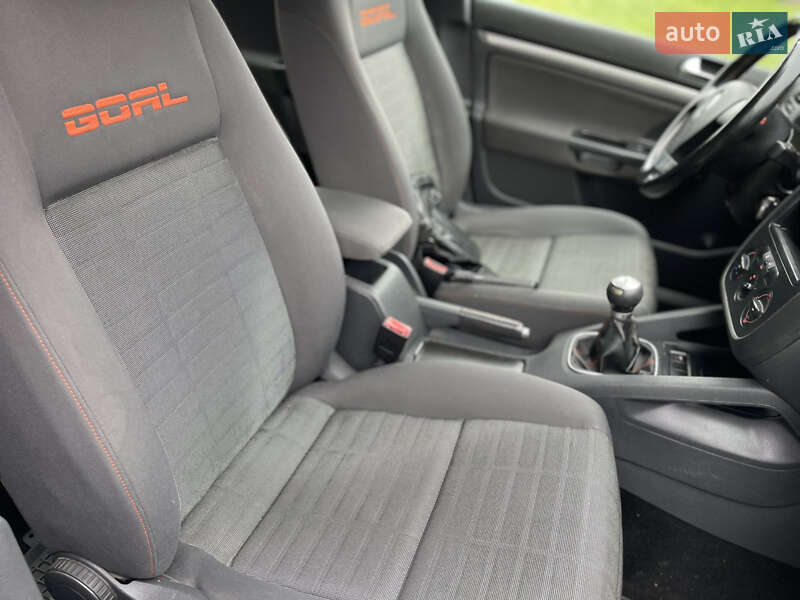 Хетчбек Volkswagen Golf 2006 в Шепетівці