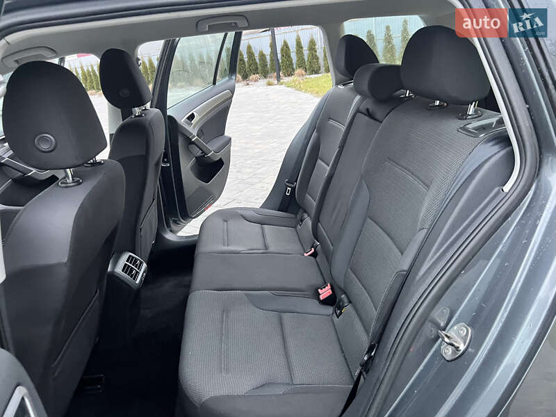 Універсал Volkswagen Golf 2016 в Луцьку