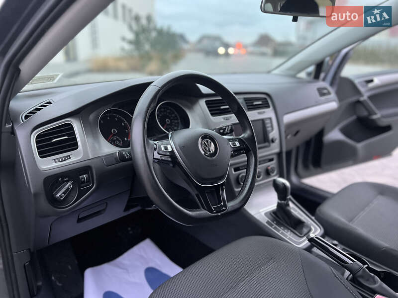 Універсал Volkswagen Golf 2016 в Луцьку