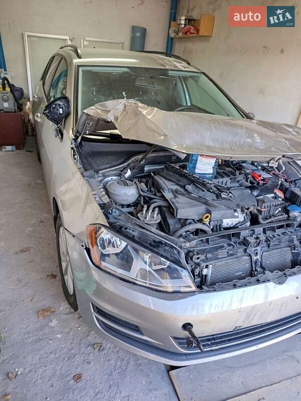 Універсал Volkswagen Golf 2015 в Києві