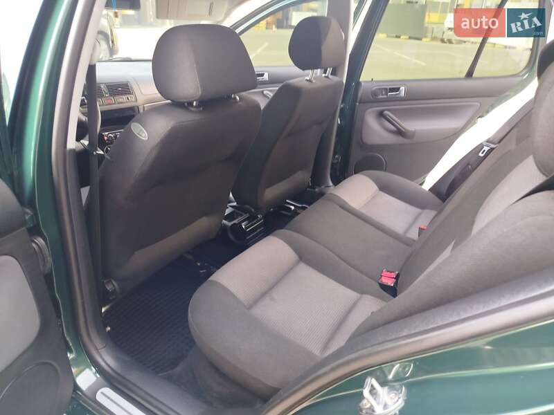 Хетчбек Volkswagen Golf 2000 в Коломиї