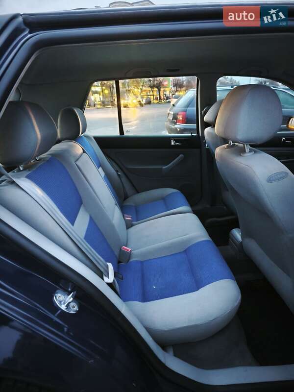 Хетчбек Volkswagen Golf 2001 в Бердичеві