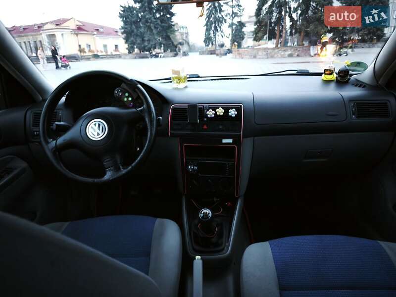 Хетчбек Volkswagen Golf 2001 в Бердичеві