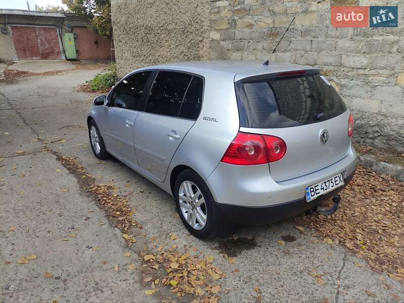 Хетчбек Volkswagen Golf 2006 в Южноукраїнську