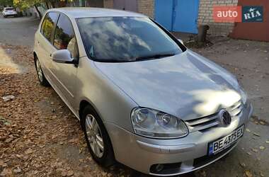 Хетчбек Volkswagen Golf 2006 в Южноукраїнську