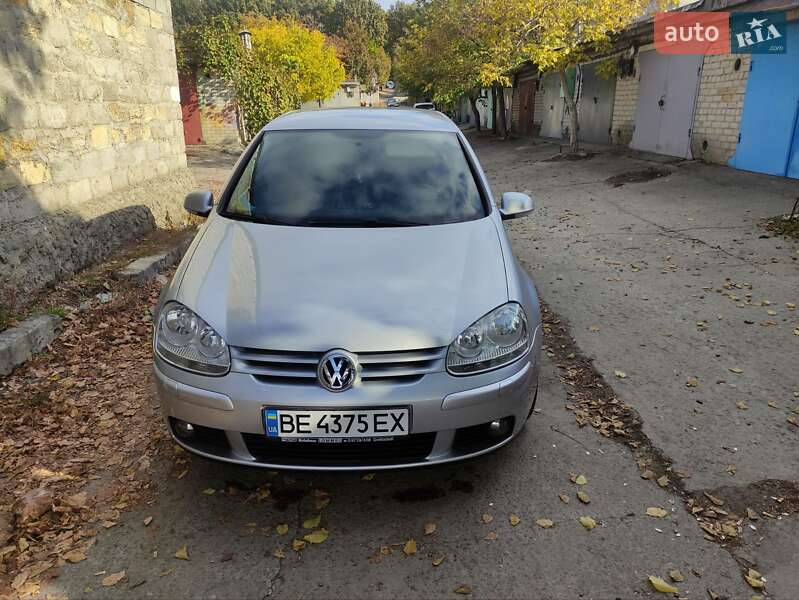 Хетчбек Volkswagen Golf 2006 в Южноукраїнську
