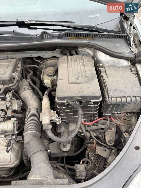 Хэтчбек Volkswagen Golf 2006 в Киеве