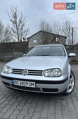 Хэтчбек Volkswagen Golf 2002 в Городке