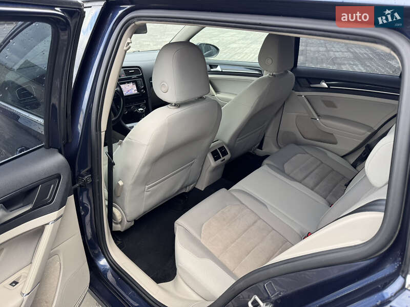 Універсал Volkswagen Golf 2013 в Мукачевому