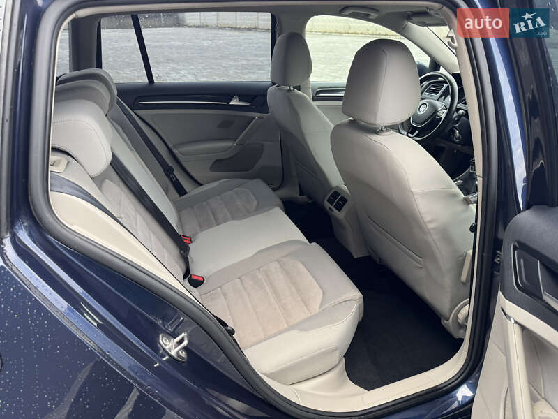 Універсал Volkswagen Golf 2013 в Мукачевому