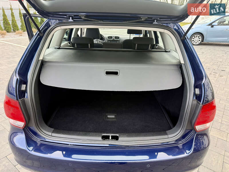 Универсал Volkswagen Golf 2010 в Луцке