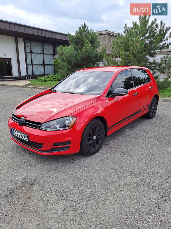 Хэтчбек Volkswagen Golf 2016 в Днепре