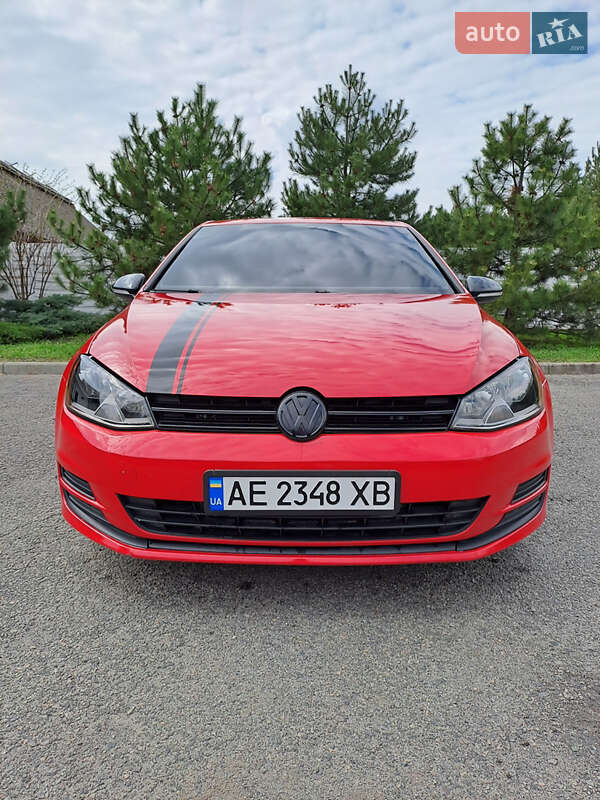 Хэтчбек Volkswagen Golf 2016 в Днепре
