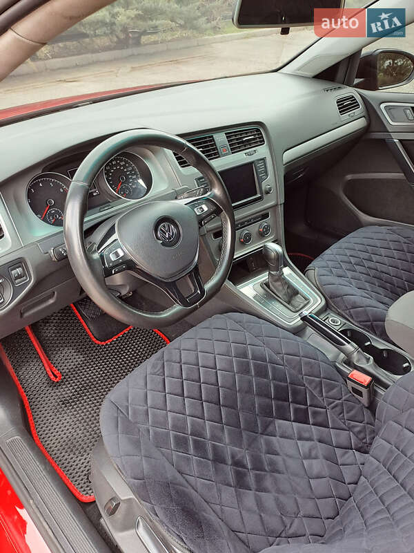 Хэтчбек Volkswagen Golf 2016 в Днепре