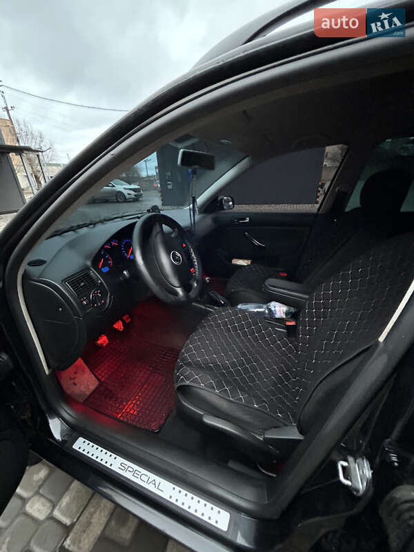 Універсал Volkswagen Golf 2002 в Гадячі