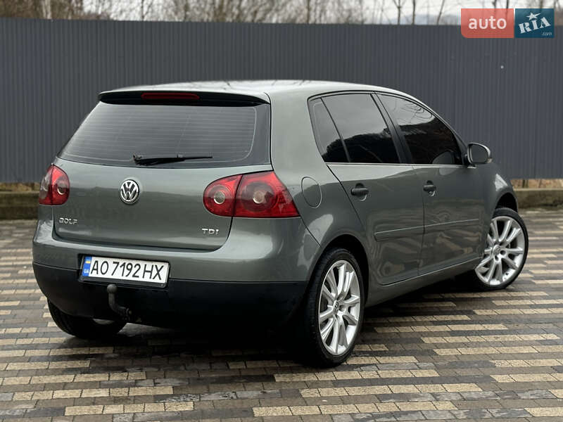Хэтчбек Volkswagen Golf 2004 в Сваляве