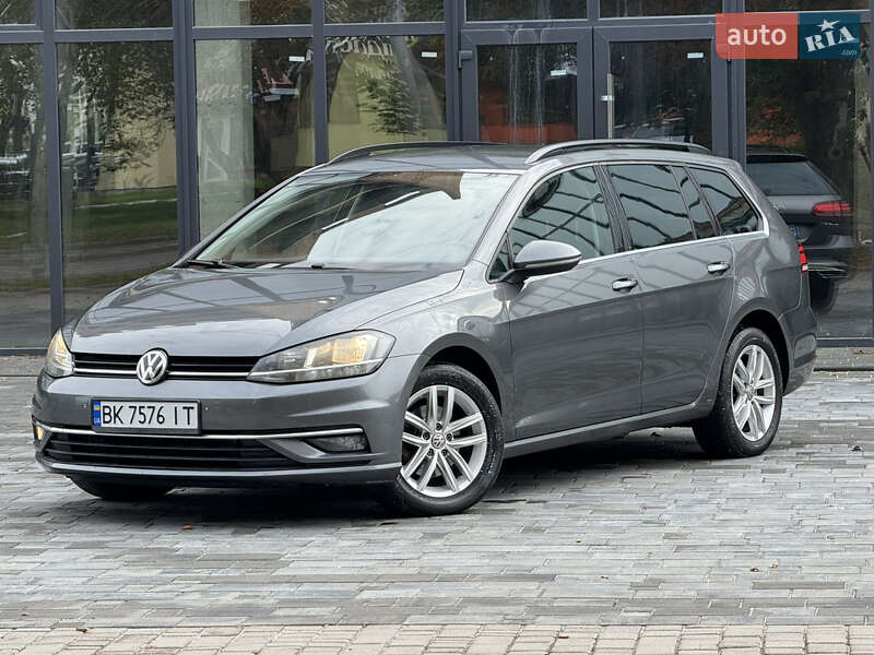 Універсал Volkswagen Golf 2017 в Рівному