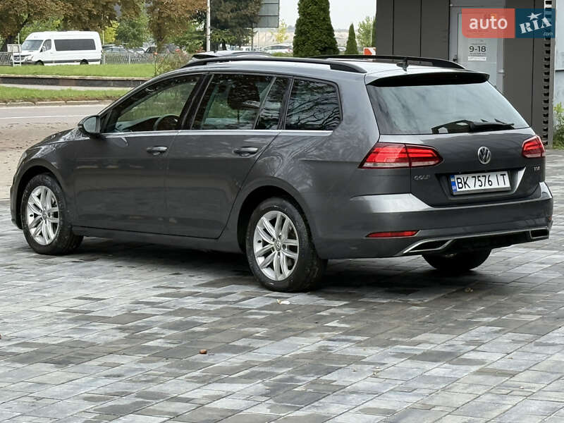 Універсал Volkswagen Golf 2017 в Рівному