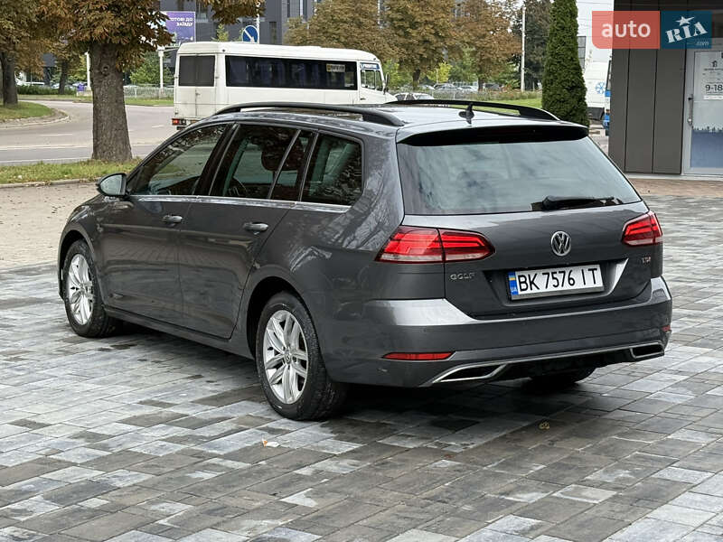Універсал Volkswagen Golf 2017 в Рівному