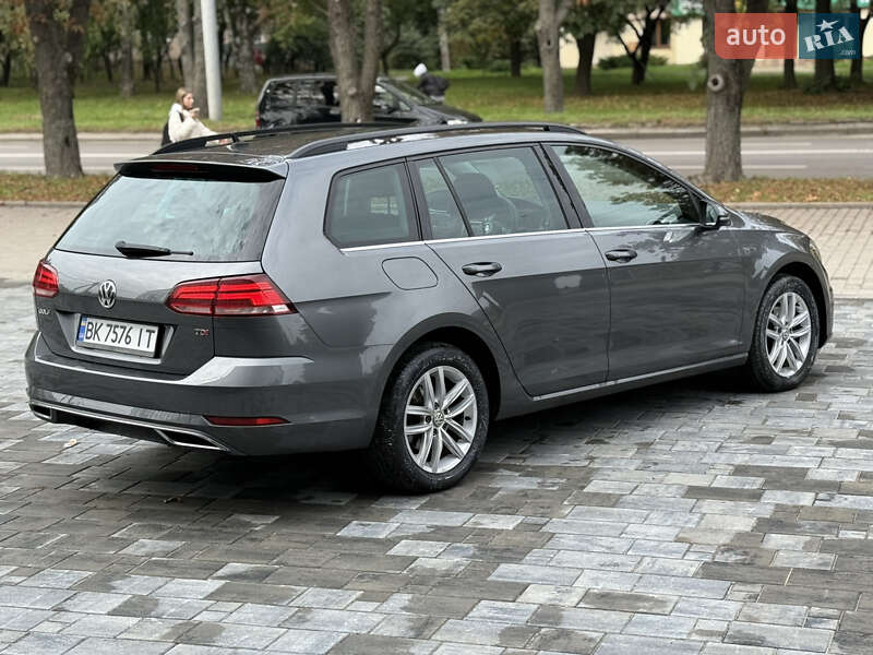 Універсал Volkswagen Golf 2017 в Рівному
