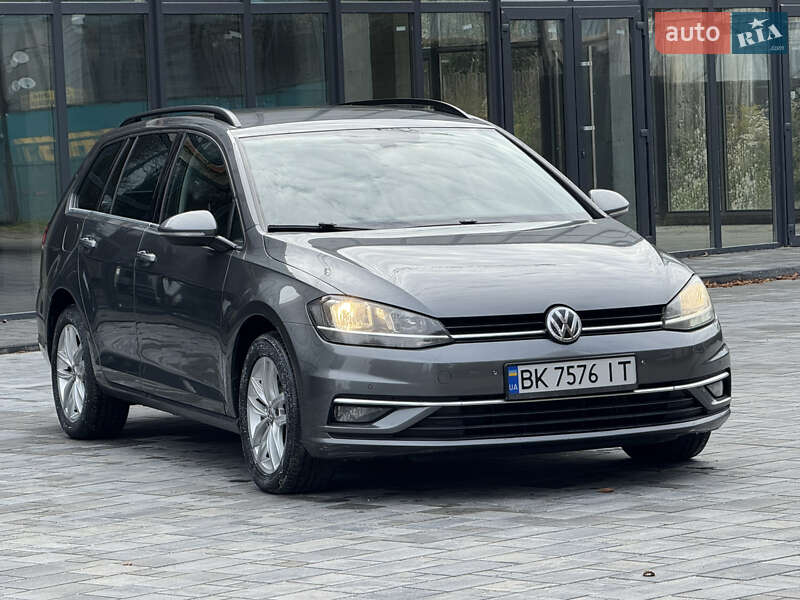 Універсал Volkswagen Golf 2017 в Рівному