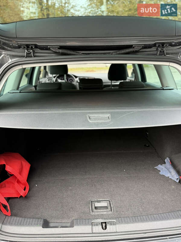 Універсал Volkswagen Golf 2017 в Рівному