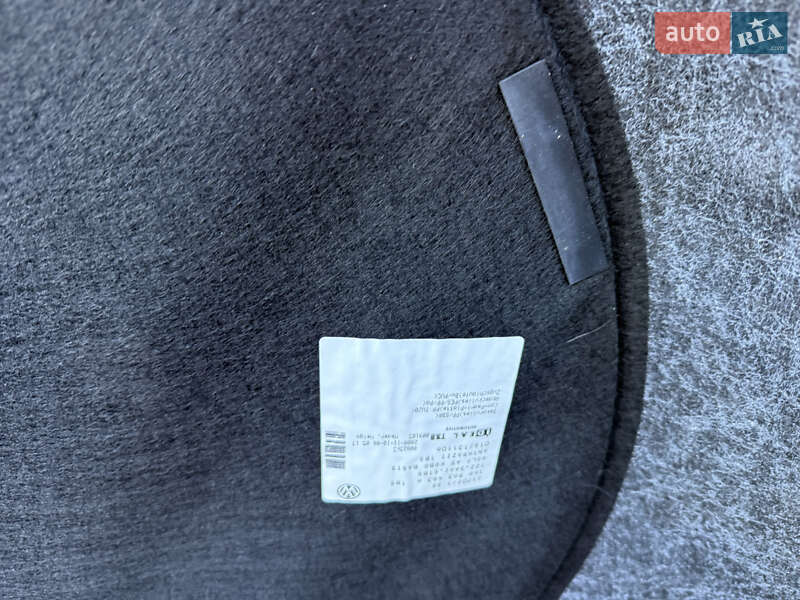 Хетчбек Volkswagen Golf 2009 в Луцьку