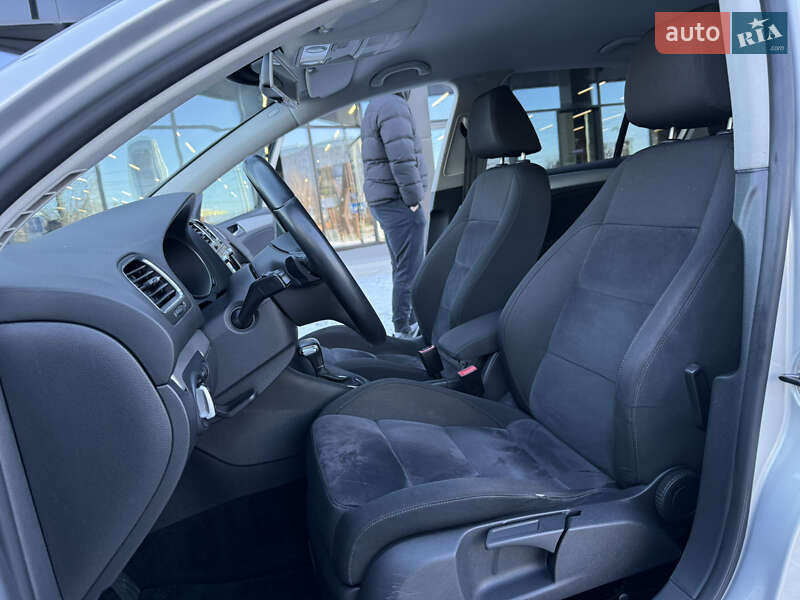 Хетчбек Volkswagen Golf 2009 в Луцьку