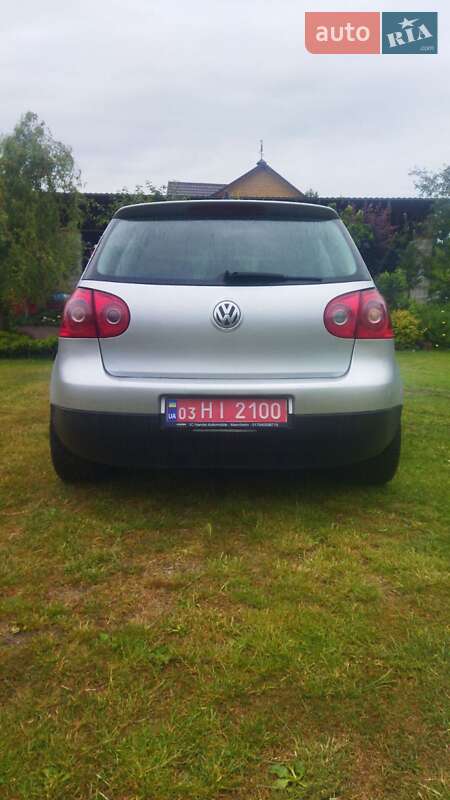 Хетчбек Volkswagen Golf 2004 в Луцьку