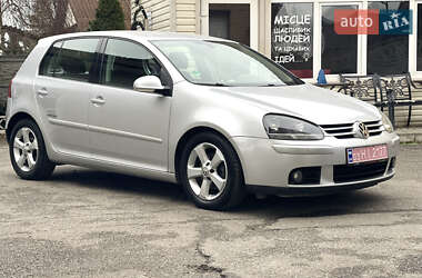 Хэтчбек Volkswagen Golf 2008 в Киеве