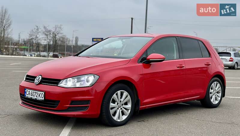 Хэтчбек Volkswagen Golf 2015 в Киеве