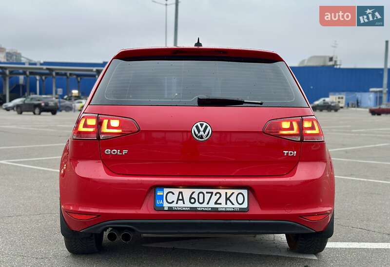 Хэтчбек Volkswagen Golf 2015 в Киеве