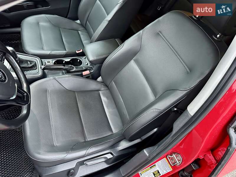 Хэтчбек Volkswagen Golf 2015 в Киеве