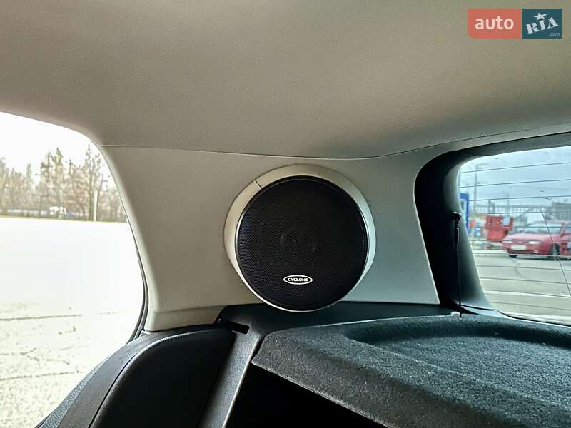 Хэтчбек Volkswagen Golf 2015 в Киеве