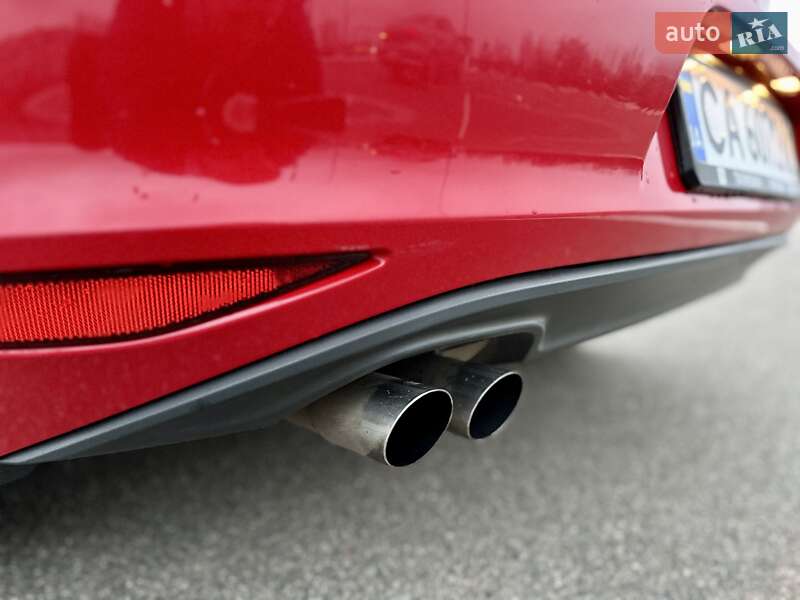 Хэтчбек Volkswagen Golf 2015 в Киеве