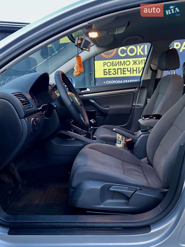 Хетчбек Volkswagen Golf 2005 в Кременчуці