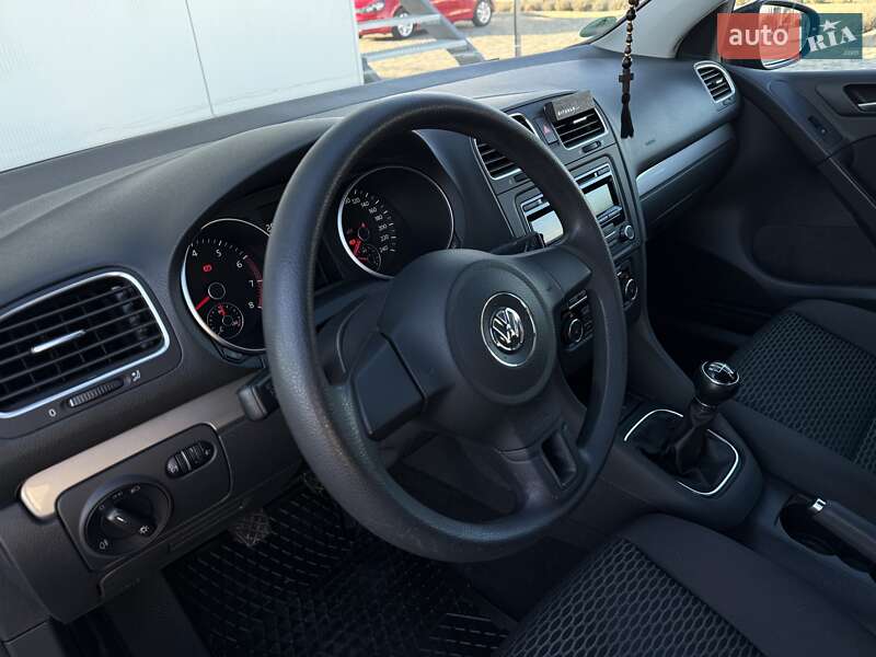 Хетчбек Volkswagen Golf 2011 в Мукачевому