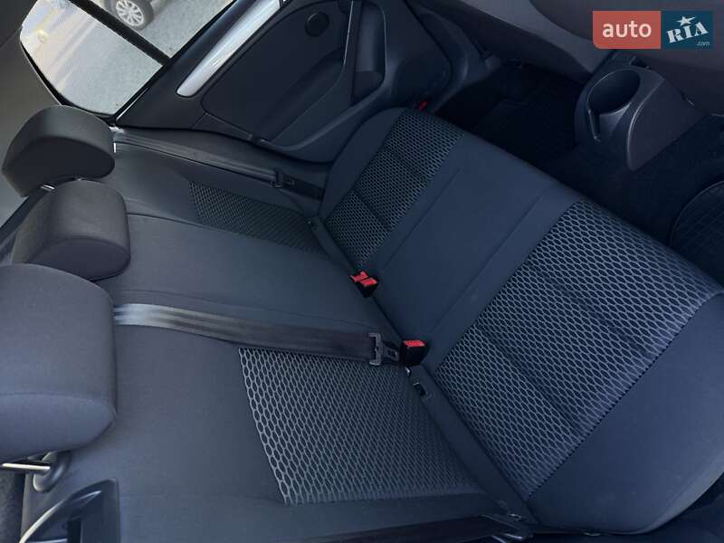 Хетчбек Volkswagen Golf 2011 в Мукачевому