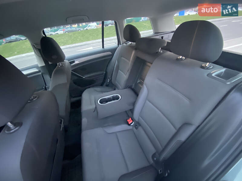 Універсал Volkswagen Golf 2015 в Києві
