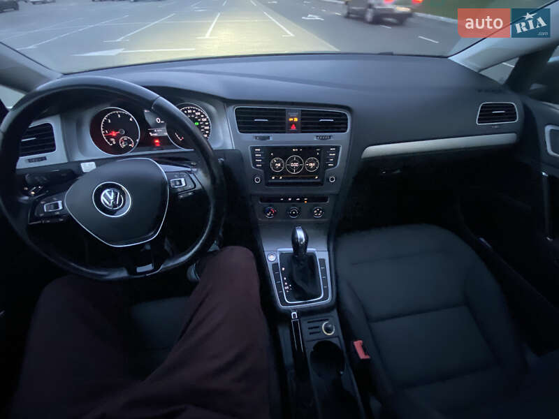 Універсал Volkswagen Golf 2015 в Києві
