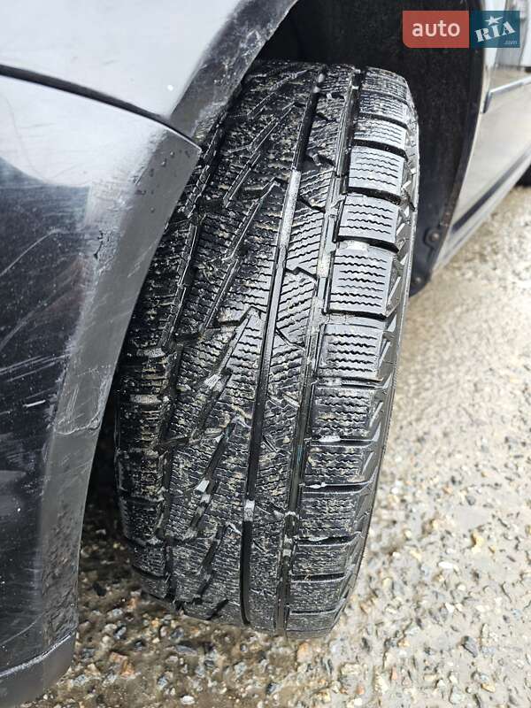 Хэтчбек Volkswagen Golf 2003 в Недригайлове